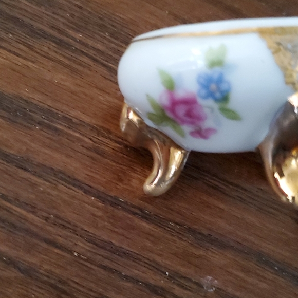 VINTAGE PORCELAIN MINIATURE TRINKET BOX - Picture 6 of 8
